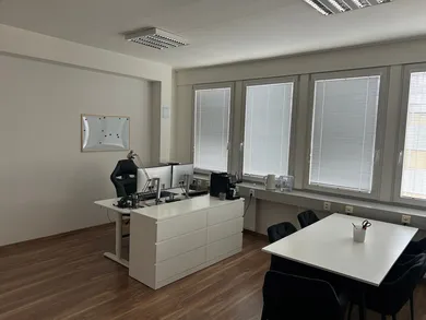 Lokale komercyjne na wynajem, Žilina · €330