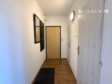 Na predaj 1-izbový byt, 37 m², Bratislava-Dúbravka, Landauova