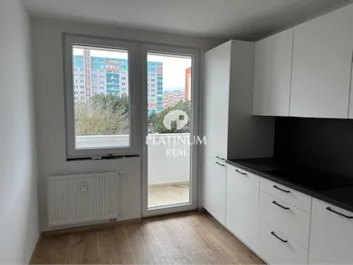 Mieszkania na wynajem, 4-pokojowe, Bratislava-Petržalka · €1000