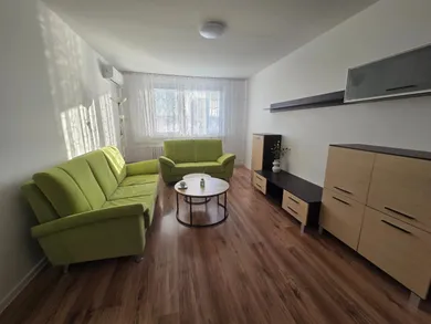 Mieszkania na wynajem, 2-pokojowe, Bratislava-Petržalka · €660