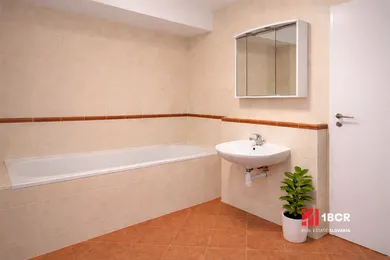 Na predaj 2-izbový byt, 62 m², Bratislava-Ružinov, Jégého
