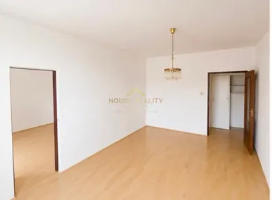 Na predaj 3-izbový byt, 77 m², Bratislava-Karlova Ves, Kuklovská