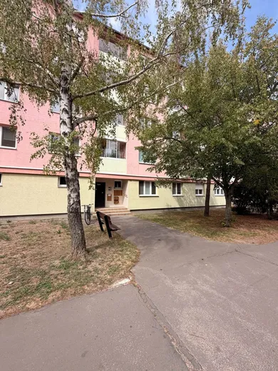 Na predaj 3-izbový byt, 64 m², Skalica, Dr. Clementisa