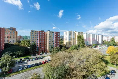 Na prenájom 3-izbový byt, 90 m², Bratislava-Petržalka, Haanova