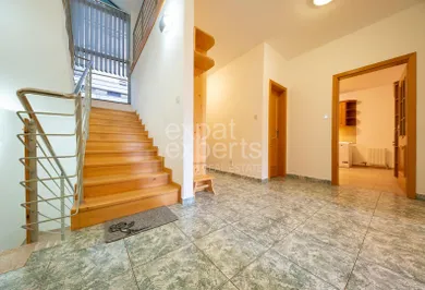 Na prenájom 4-izbový byt, 221 m², Bratislava-Staré Mesto, Tajovského