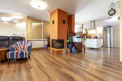 Na predaj dom, 340 m², Bratislava-Nové Mesto, Chrasťová