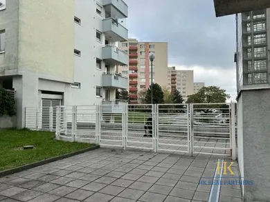Na prenájom 2-izbový byt, 78 m², Bratislava-Nové Mesto, Stromová