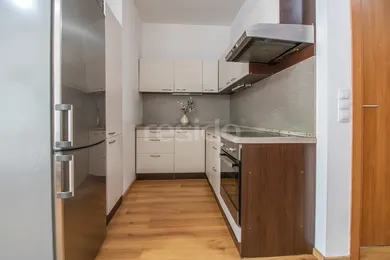 Na prenájom 2-izbový byt, 46 m², Bratislava-Dúbravka
