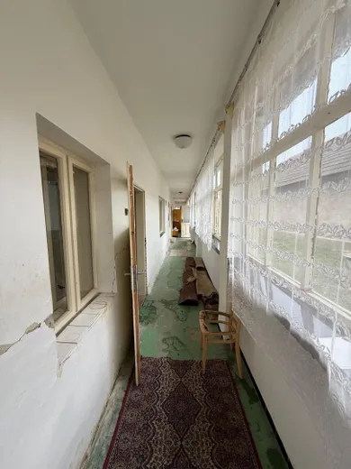 Na prenájom 4-izbový dom, 200 m², Levice, Sikenica