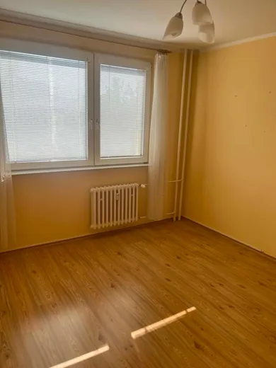 Na predaj 3-izbový byt, 70 m², Bratislava-Dúbravka, Saratovská