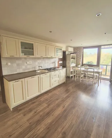 Na predaj 3-izbový byt, 74 m², Levice, Kpt. J. Nálepku