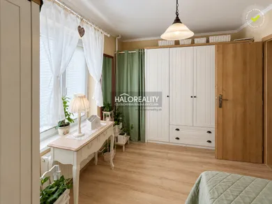 Na predaj 3-izbový byt, 72 m², Zemianske Kostoľany