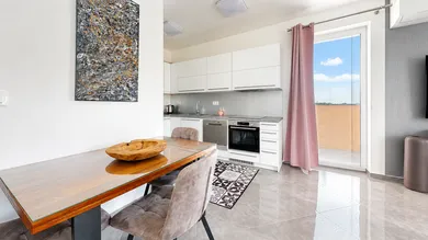 Na prenájom 2-izbový byt, 53 m², Trnava, Ulica Mikovíniho
