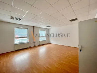 Na prenájom komerčné, 13 m², Topoľčany, Tovarnícka