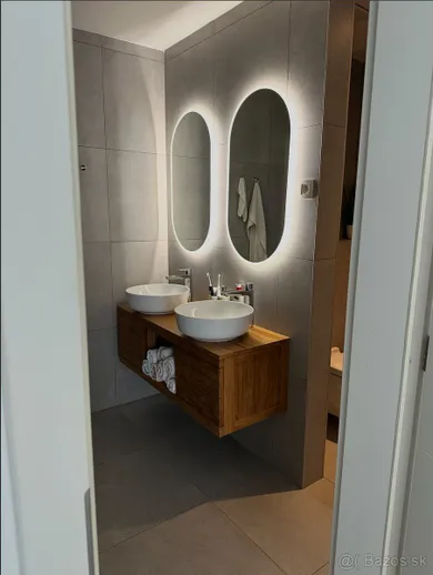 Na prenájom 2-izbový byt, 65 m², Bratislava-Staré Mesto, Hriňovská