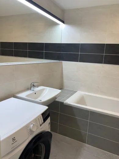 Na prenájom 2-izbový byt, 48 m², Bratislava-Ružinov, Plynárenská