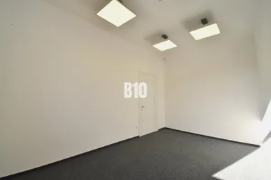 Na prenájom komerčné, 18 m², Žilina