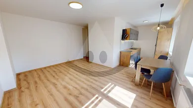 Na predaj 2-izbový byt, 53 m², Komárno, Mederčská