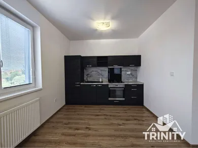 Na prenájom 2-izbový byt, 68 m², Nové Zámky, centrum