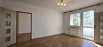 Na predaj 2-izbový byt, 46 m², Hlohovec, Sihotská