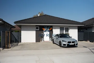 Houses for sale, 4-room in Lehnice · €255,000