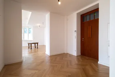 Na predaj 3-izbový byt, 112 m², Bratislava-Staré Mesto, Okánikova