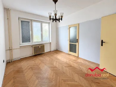 Byty na predaj 3-izbový, Nové Zámky · €98 500