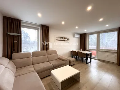 Квартири в оренду, 3-кімнатні, Nové Zámky · €750
