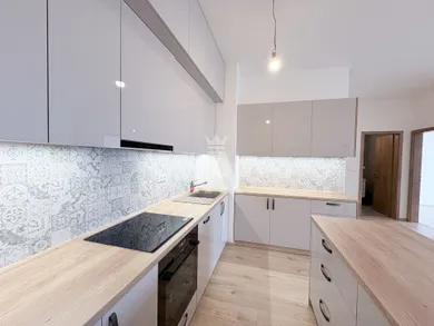 Na predaj 2-izbový byt, 63 m², Košice-Staré Mesto, Žriedlová
