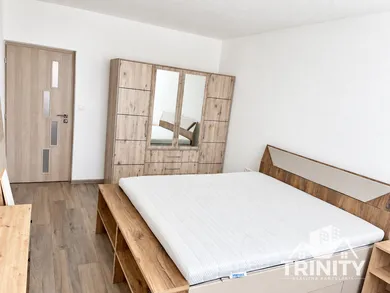 Na prenájom 2-izbový byt, 56 m², Šurany, MDŽ/Krížna