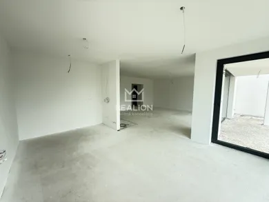Na predaj 5-izbový dom, 217 m², Banská Bystrica, Komenského