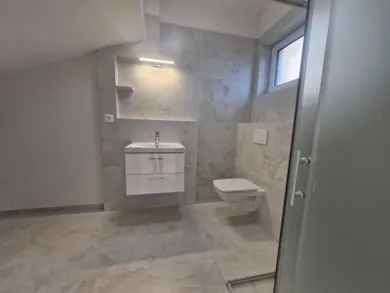 Na prenájom 5-izbový byt, 105 m², Bratislava-Vrakuňa, Brezová