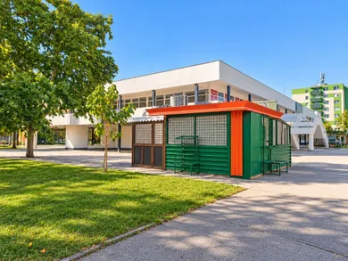 Na prenájom komerčné, 25 m², Bratislava-Ružinov, Seberíniho