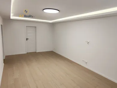 Eladó lakások, 3-szobás, Komárno · €132 900