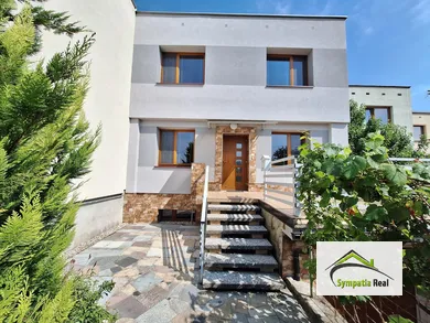 Domy na sprzedaż, 6-pokojowe, Žilina · €428 000