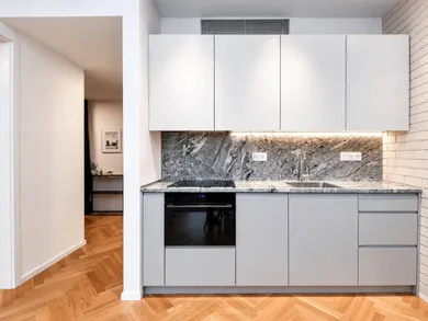 Na predaj 2-izbový byt, 51 m², Bratislava-Staré Mesto, Továrenská