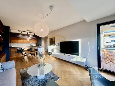 Byty na prenájom 4-izbový, Bratislava-Staré Mesto · €2 000