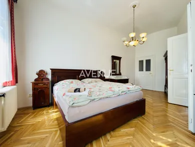 Na predaj 3-izbový byt, 82 m², Bratislava-Staré Mesto, Karadžičova