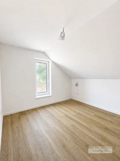 Na predaj 4-izbový dom, 132 m², Banská Bystrica