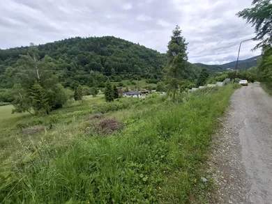 Na predaj pozemok, Nálepkovo