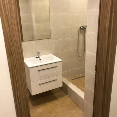 Na predaj 2-izbový byt, 60 m², Handlová, 29. augusta