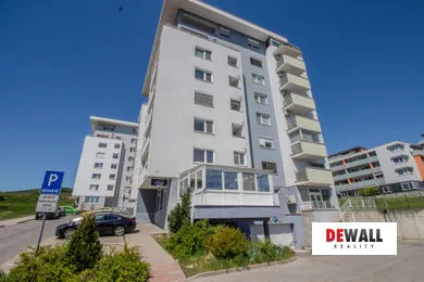 Komerčné priestory na predaj, Bratislava-Rača · €222 900