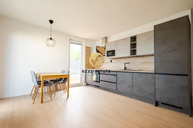 Na prenájom 3-izbový byt, 57 m², Nitra, Hornostavská