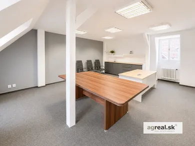 Na prenájom komerčné, 128 m², Bratislava-Staré Mesto, Panenská