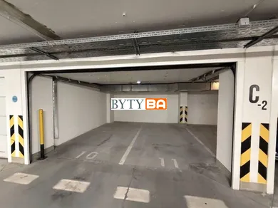 Obiekty na sprzedaż, Bratislava-Nové Mesto · €102 000