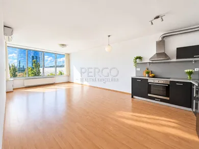 Na predaj 2-izbový byt, 64 m², Bratislava-Nové Mesto, Bajkalská