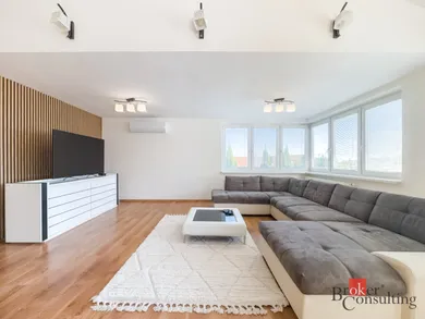 Domy na wynajem, Bratislava-Nové Mesto · €3500