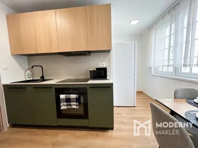 Na prenájom 2-izbový byt, 50 m², Bratislava-Ružinov, Rumančeková