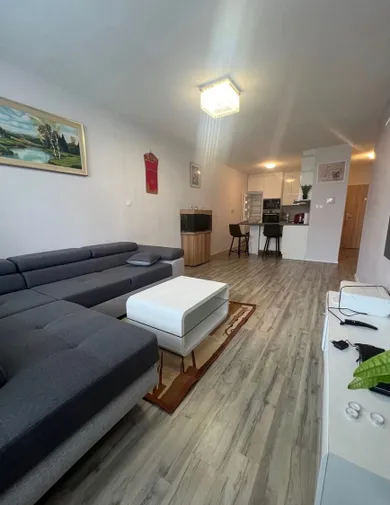 Byty na prenájom 3-izbový, Bratislava-Nové Mesto · €1 200