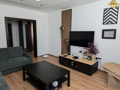 Na prenájom 3-izbový byt, 70 m², Prievidza, Dúbravská